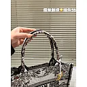 D book tote new arrival bag