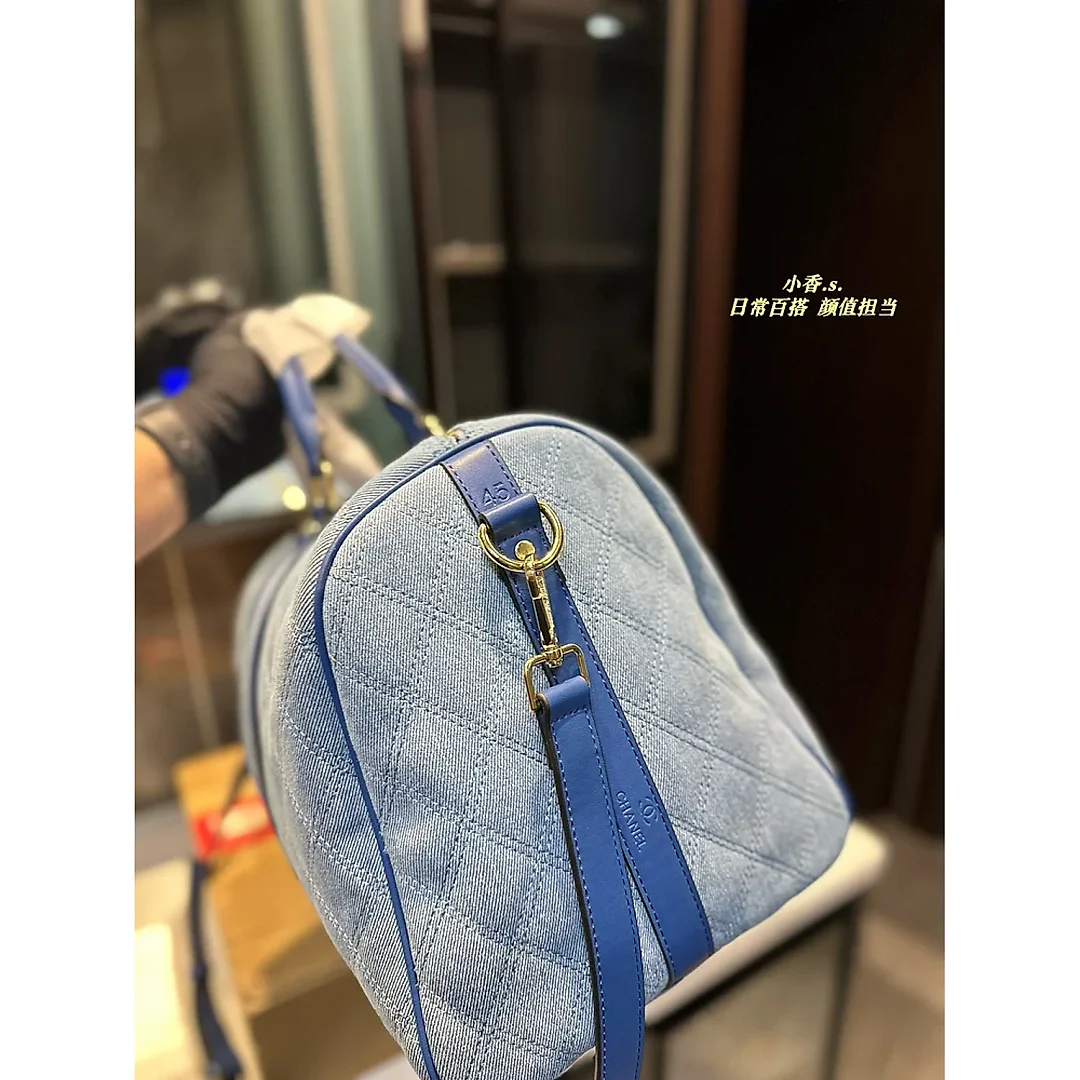 Cc new arrival travel bag size: 45*26 cm