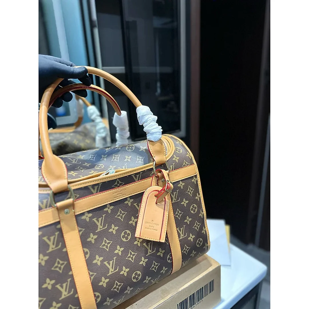 Louis new arrival pet bags size: 39*20*32 cm