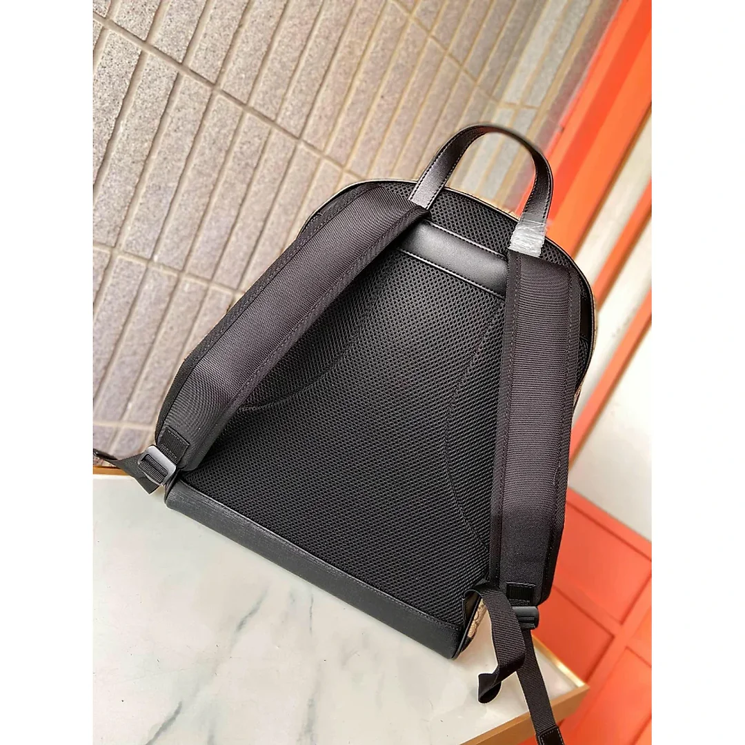 GG new arrival man backpack bag size :32*40*15 cm