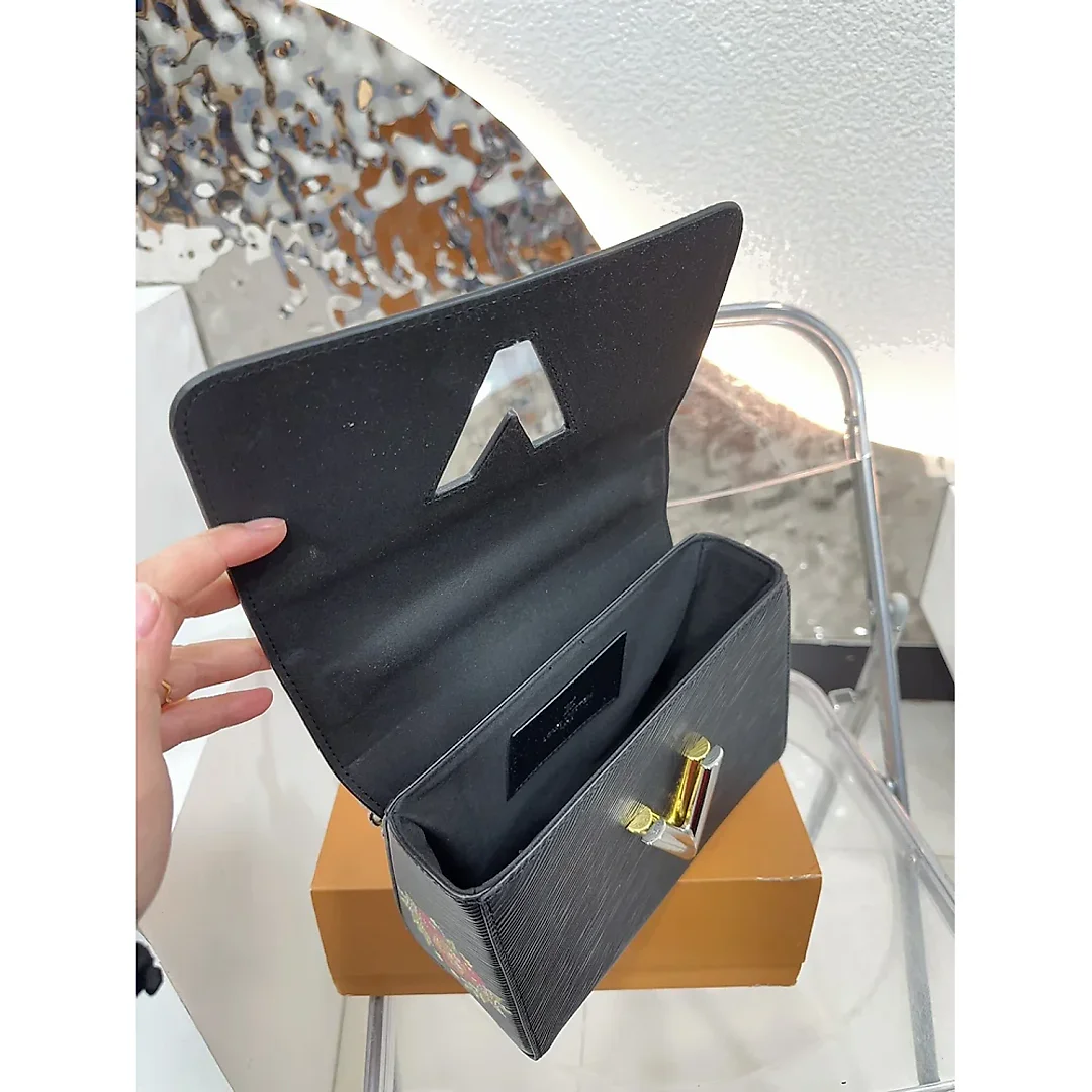 Louis new arrival TWIST bag size?3 * 16 cm
