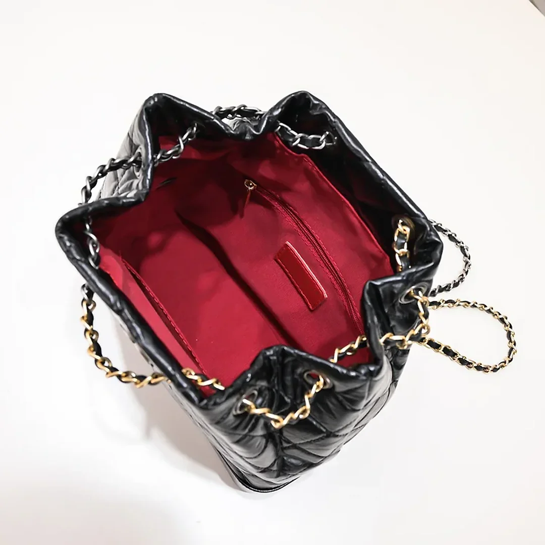 CC 17 Gabrielle backpack size : 24*23*11.5cm