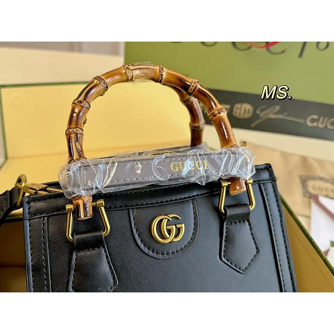 GG Diana tote bag size: 20×16 cm