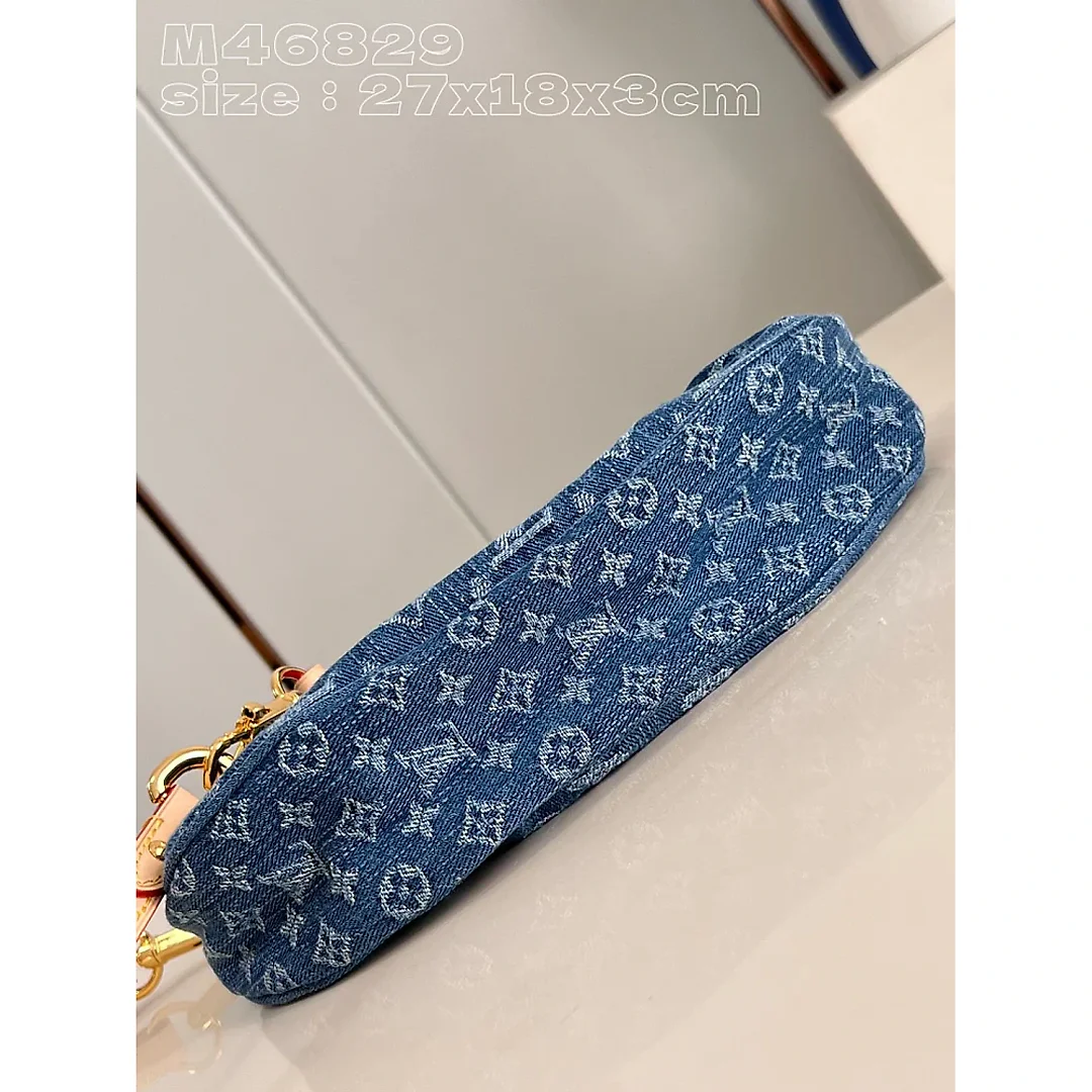 Louis Monogram Denim size : 27 x 18 x 3 cm