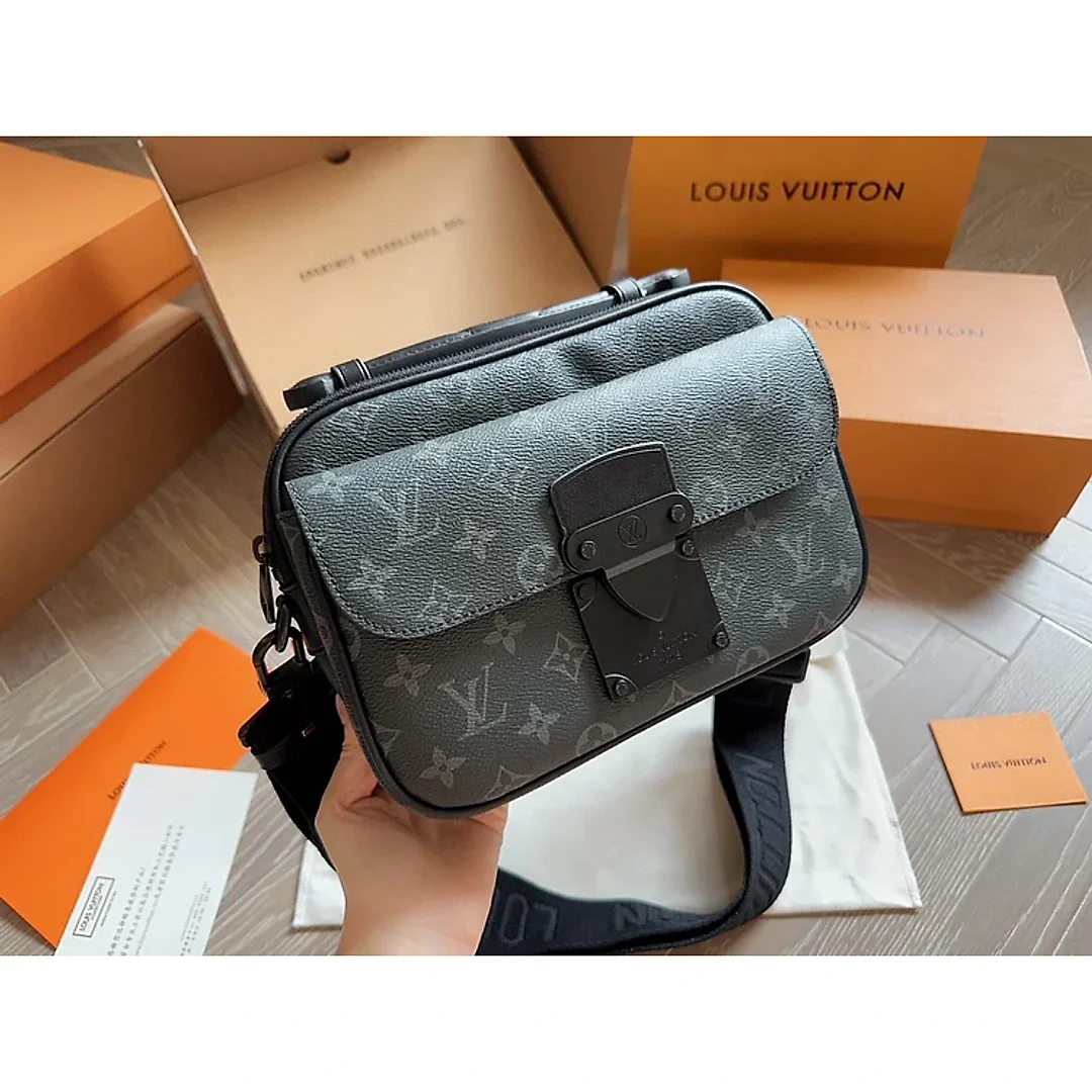 L slocksling men bag size 25*17 cm