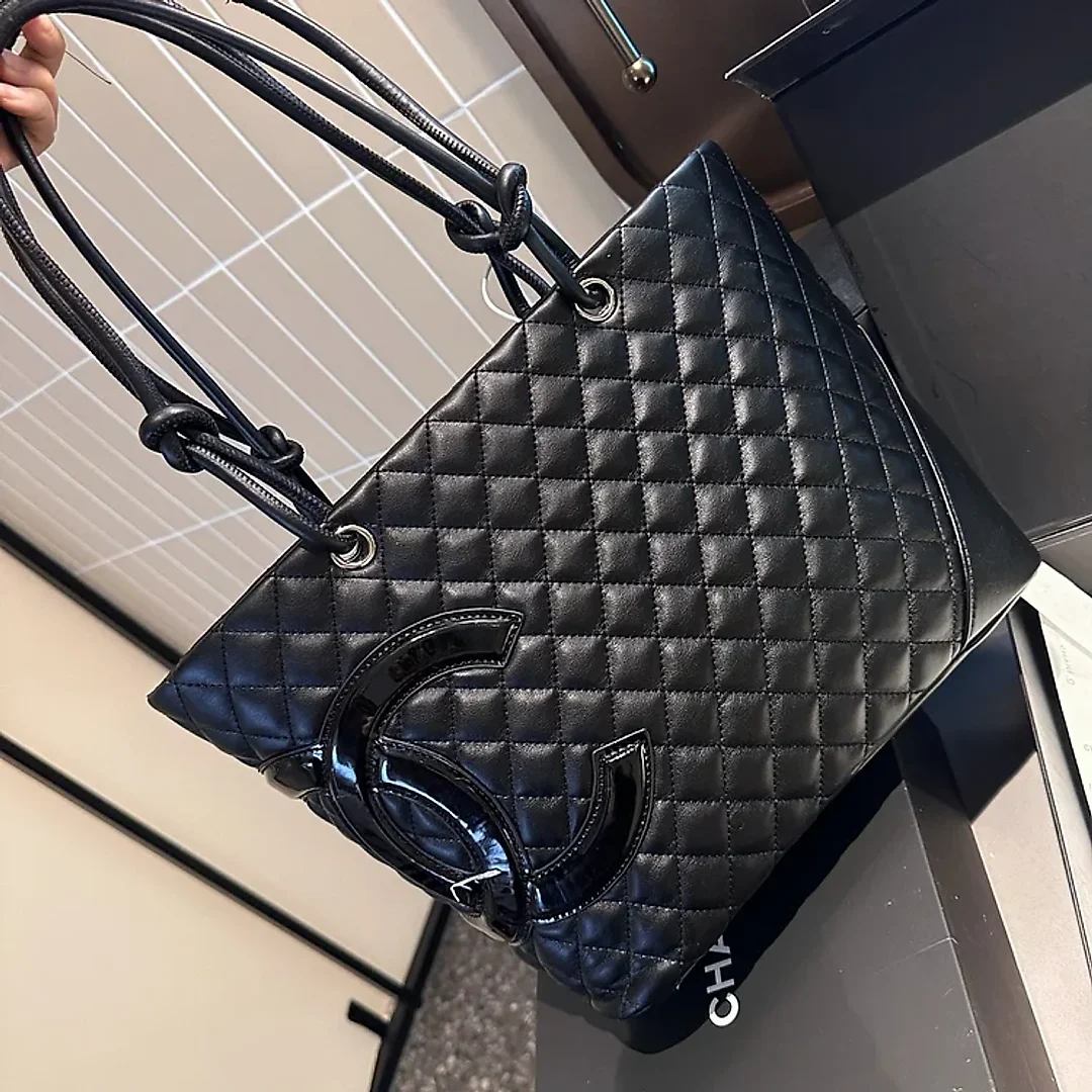 CC grand shopping tote size: 28cm