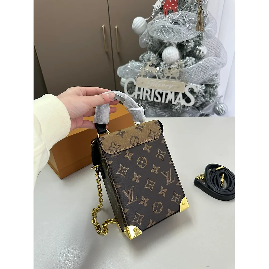 Louis new arrival phone bag size : 12*6*17 cm