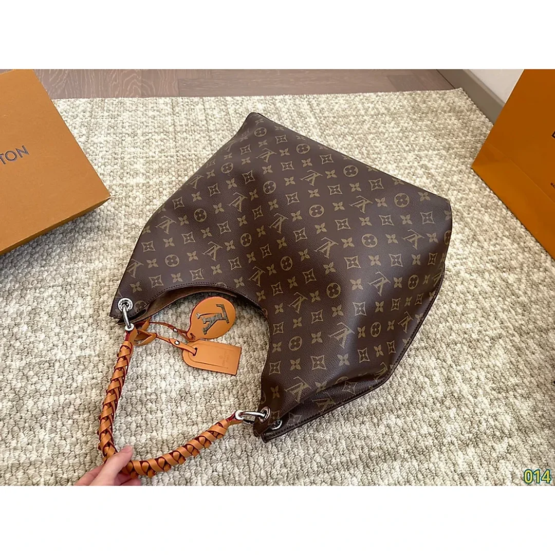 Louis new arrival tote bag size : 34 * 28 cm