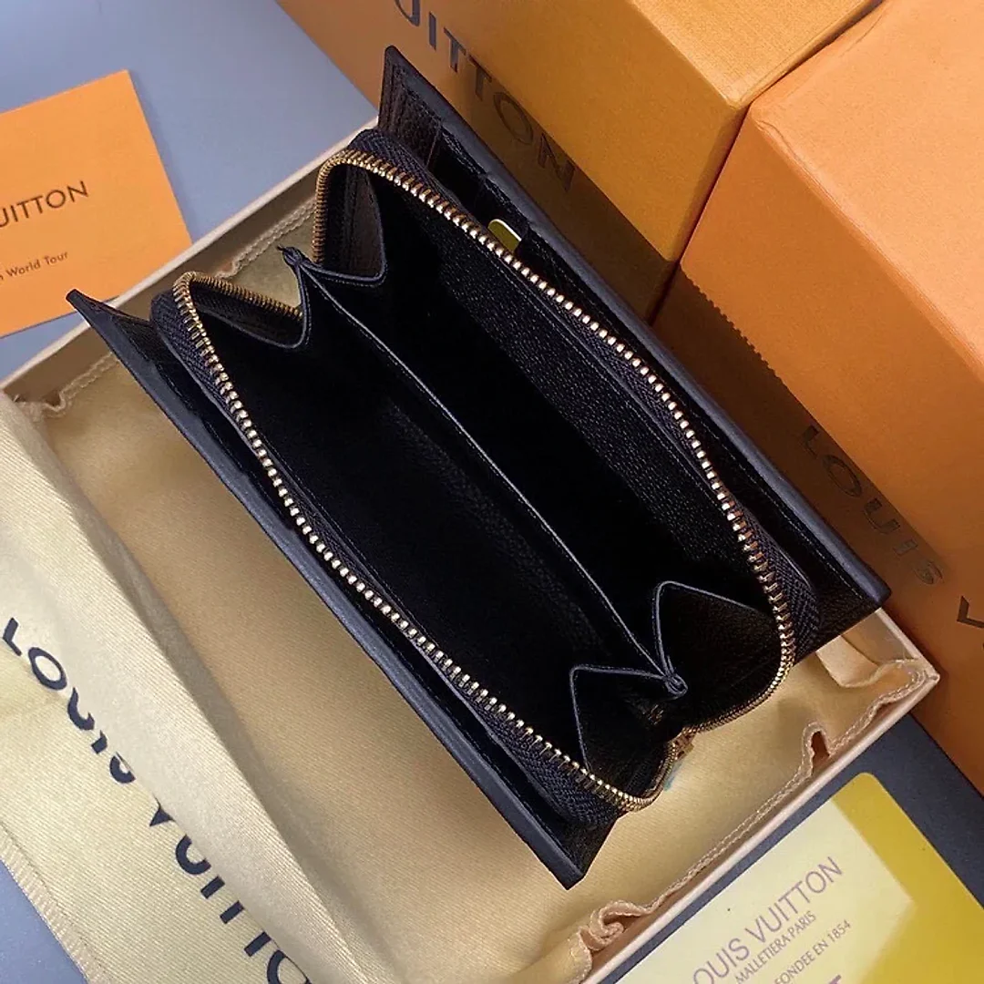 Louis new arrival wallets size : 13.5*9.5*3.5 cm