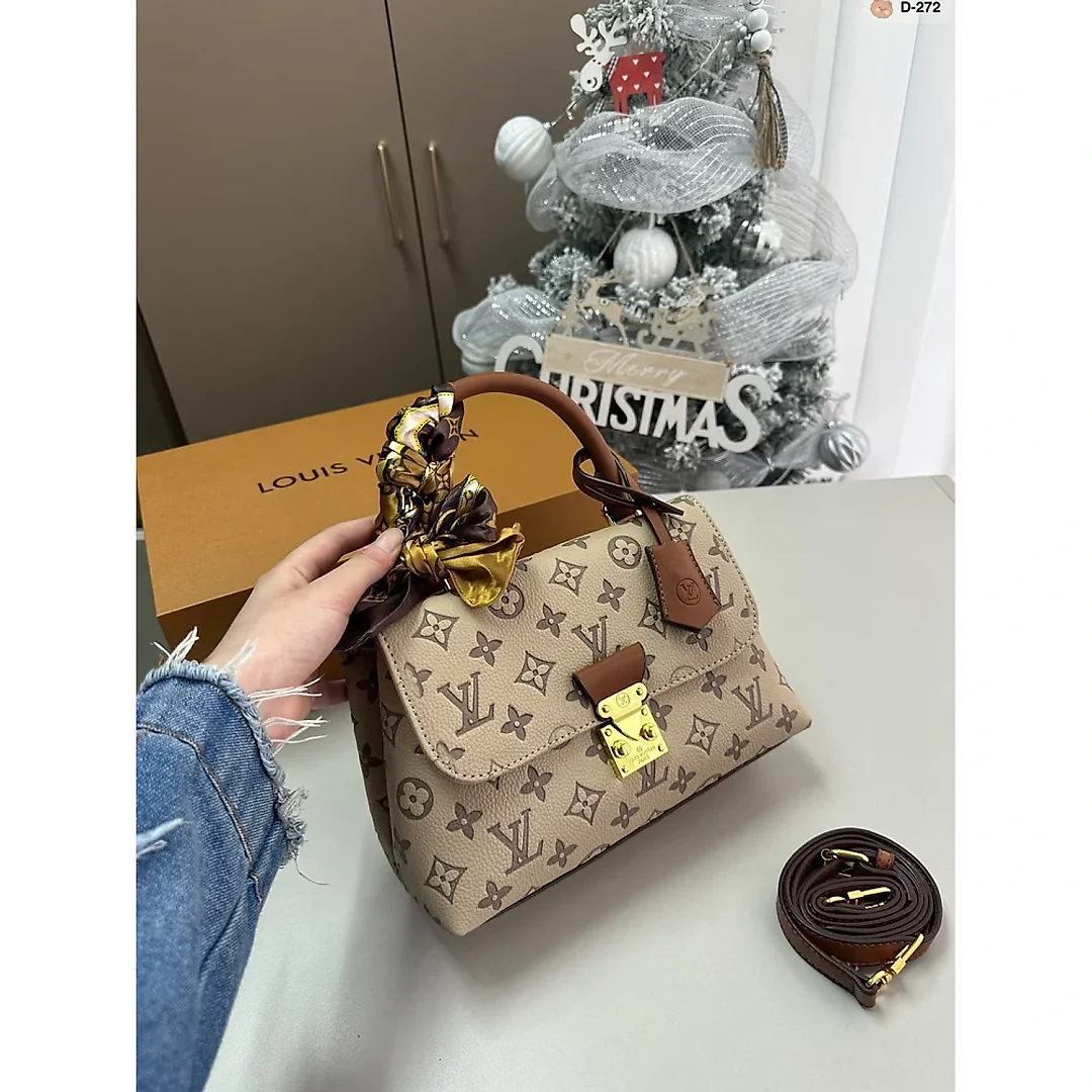 Louis madeleine bb bag size : 24*8*16 cm
