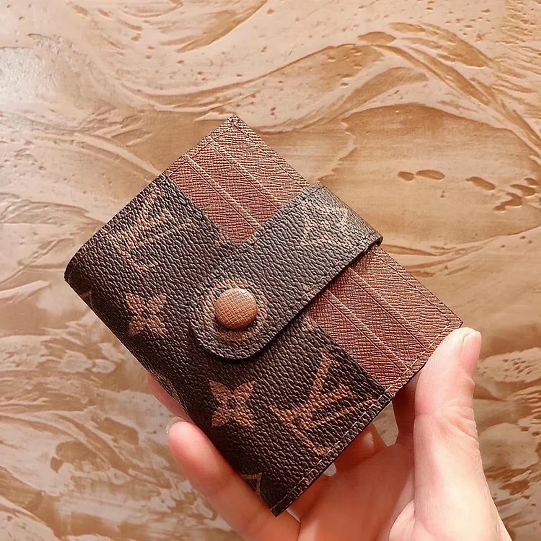 Louis new arrival wallets size: 9×9 cm