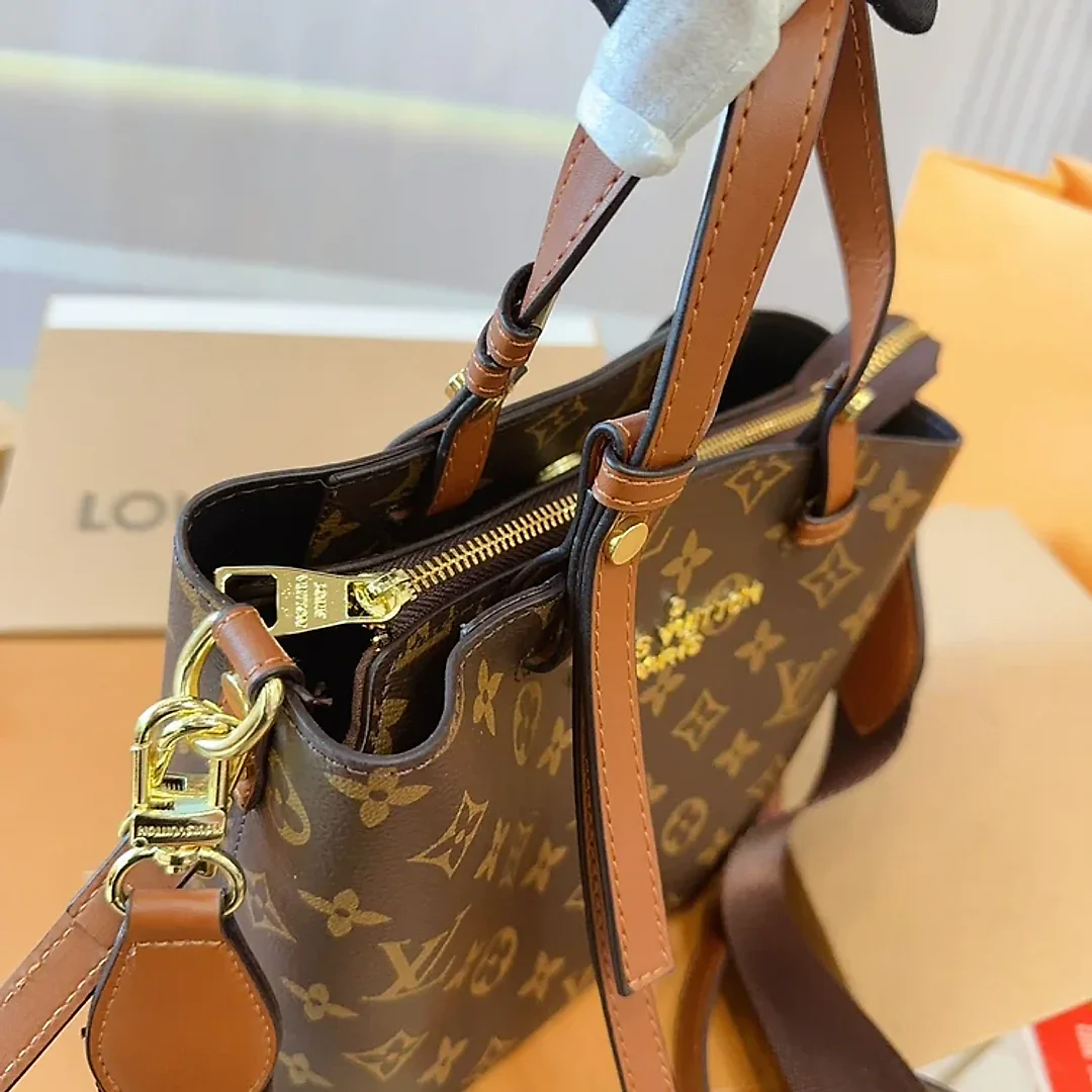 Louis new arrival tote bag size: 25 cm