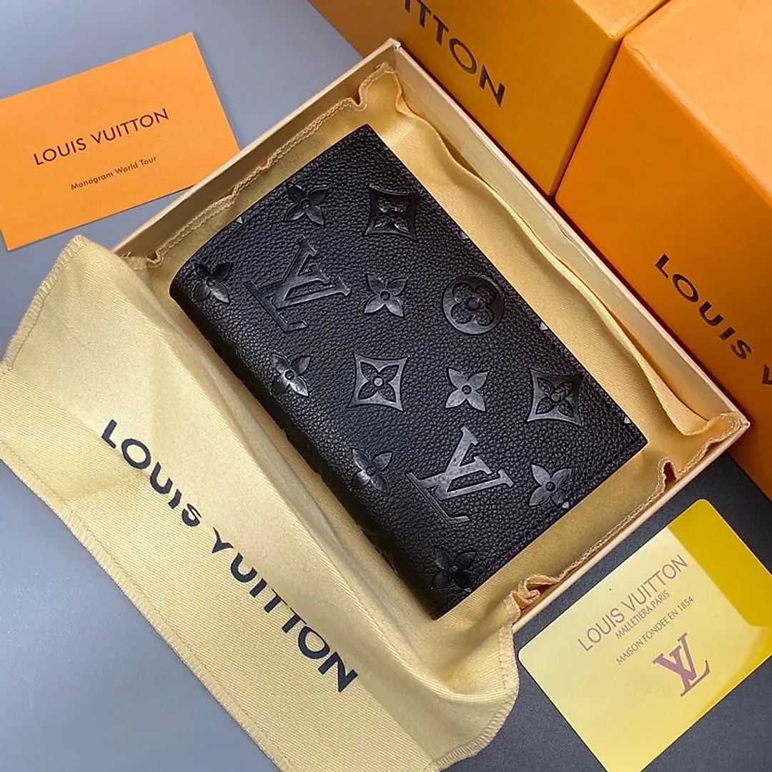Louis new arrival wallets size : 13.5*9.5*3.5 cm