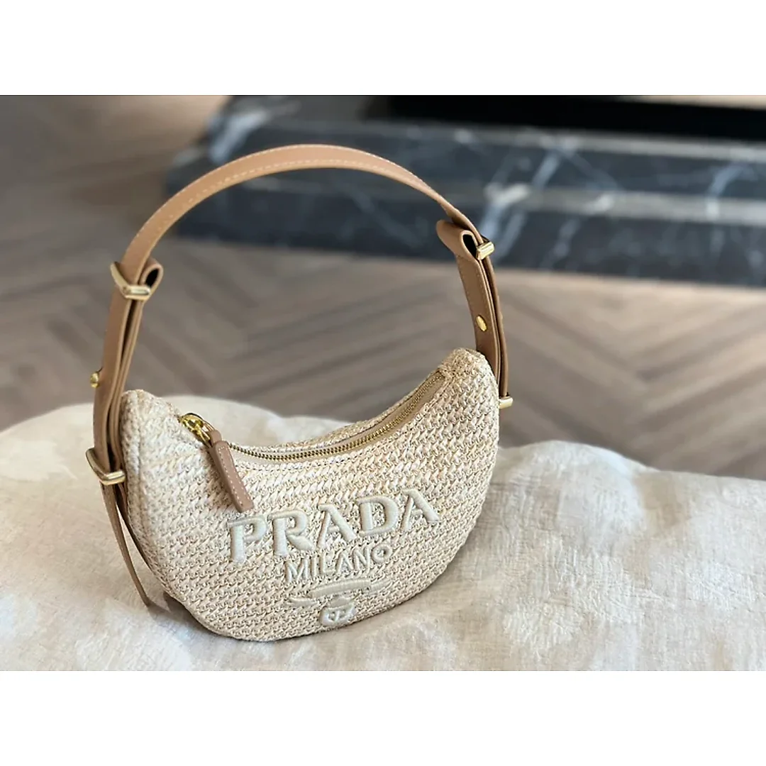 Pra new arrival bag size: 22 * 12cm
