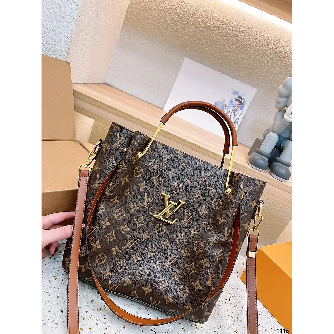 Louis new arrival tote bag size : 26*27 cm