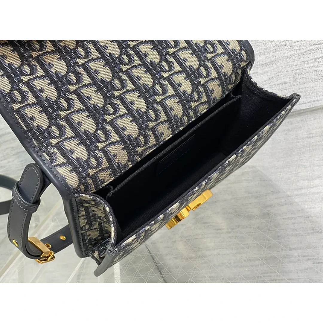 𝗗 𝗠𝗼𝗻𝘁𝗮𝗶𝗴𝗻𝗲 bag 01