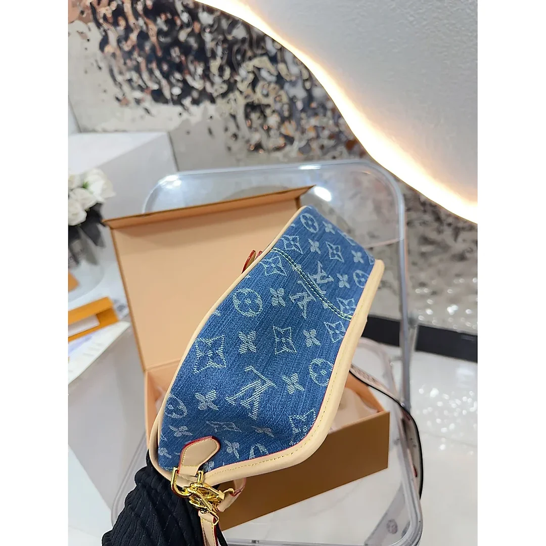 Louis Diane denim bag size : 25 15cm