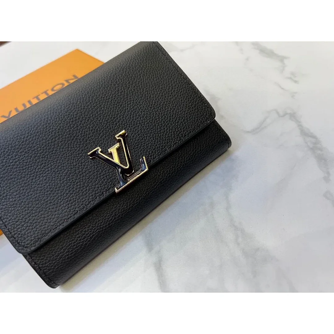 Louis new arrival Capucines wallet size : 13.5*9.5*1.5cm