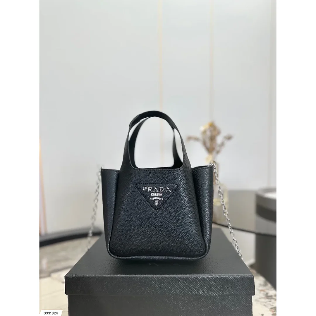 Pra new arrival tote bag size : 20.5 * 16 cm