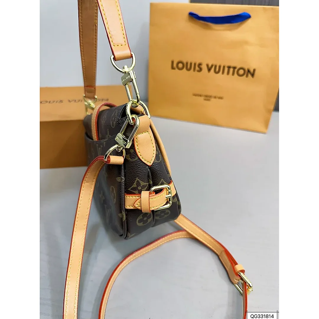 Louis Saumur bb mini bag size: 21 * 17 cm