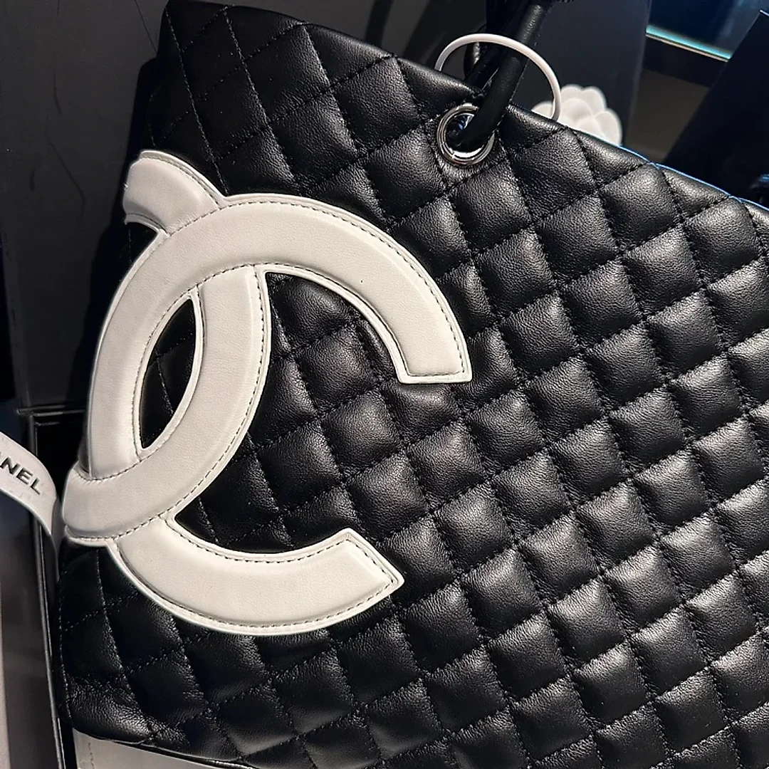 CC grand shopping tote size: 28cm