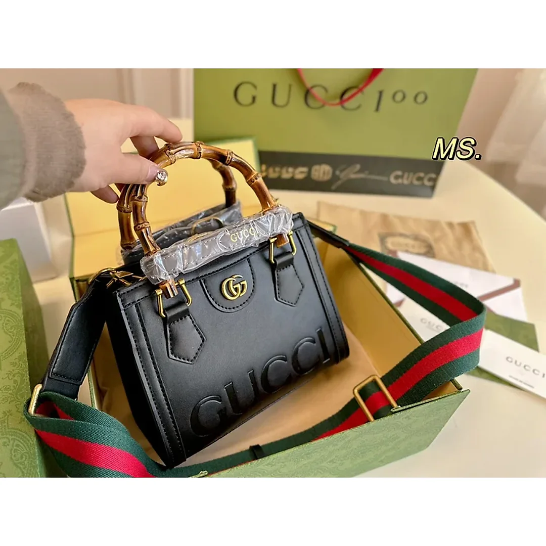 GG Diana tote bag size: 20×16 cm