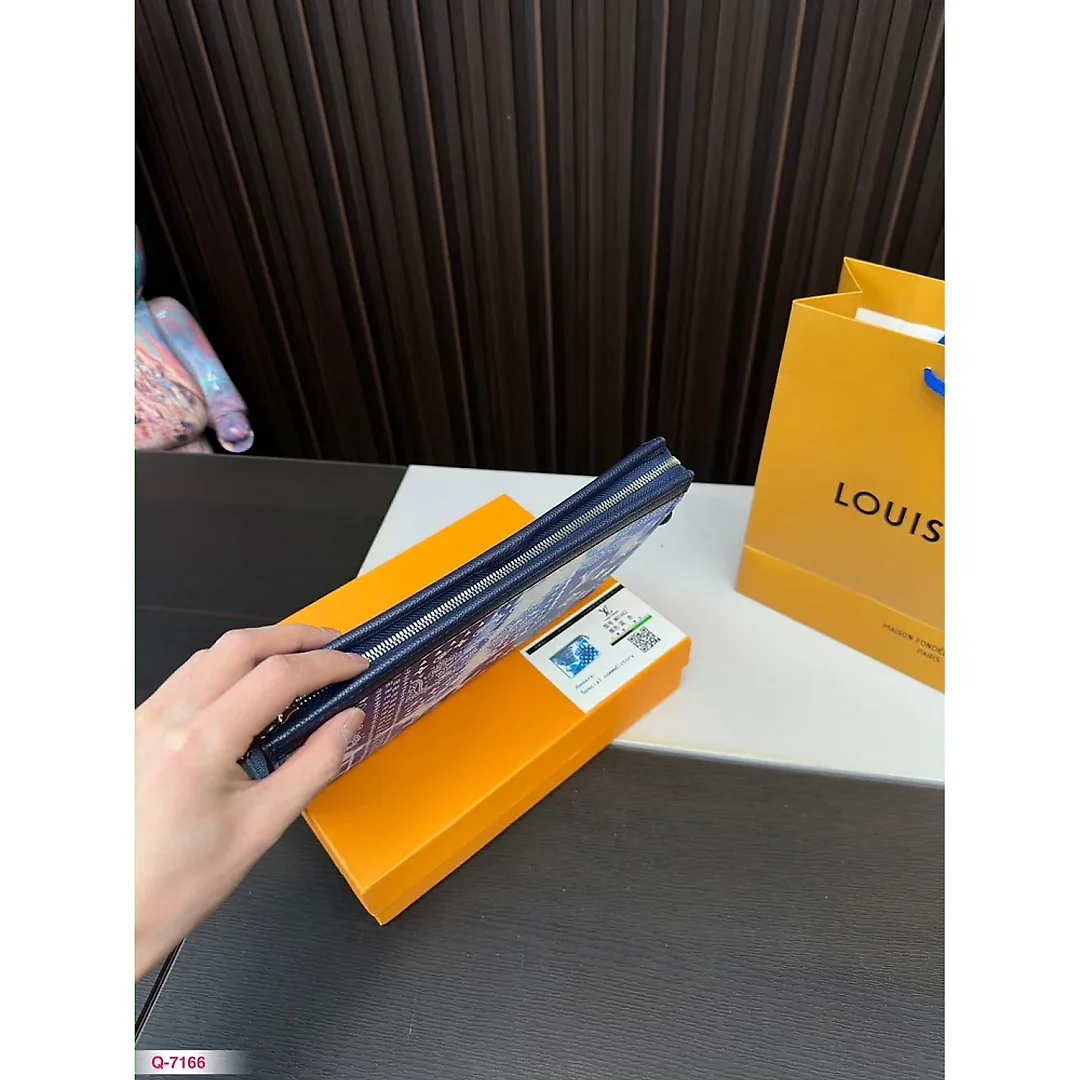 Louis new arrival Toiletry Pouch bag size :26*20cm
