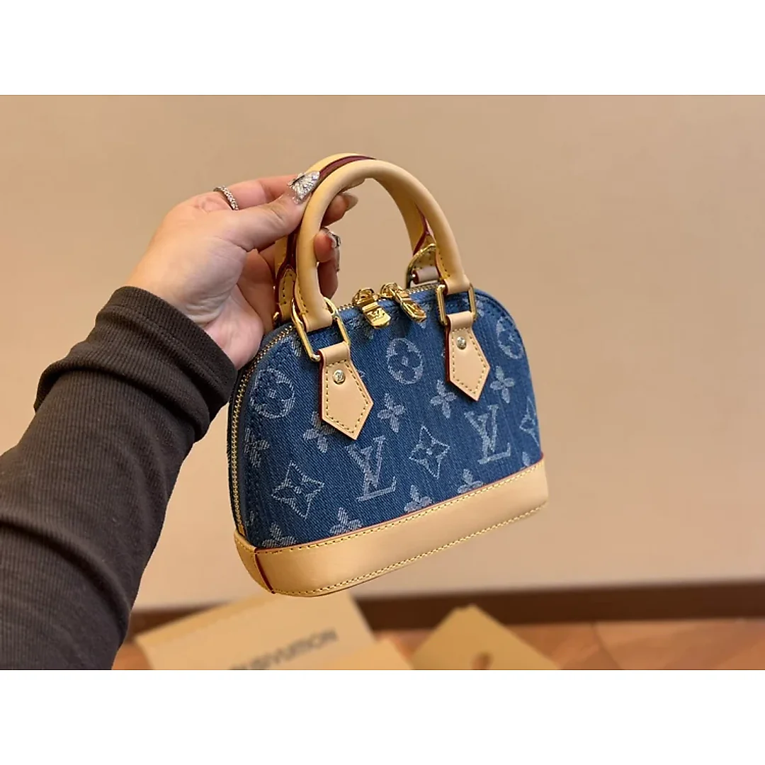 Louis Alma bb denim bag size :  20*14cm