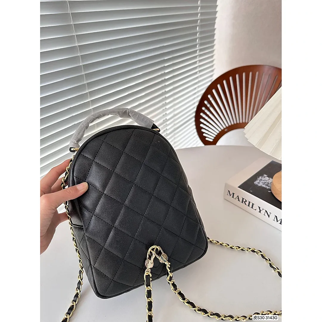 CC 𝘝𝘪𝘯𝘵𝘢𝘨𝘦 backpack size:17.5 * 23 cm