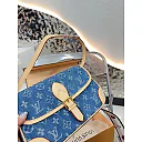 Louis Diane denim bag size :  25 15cm