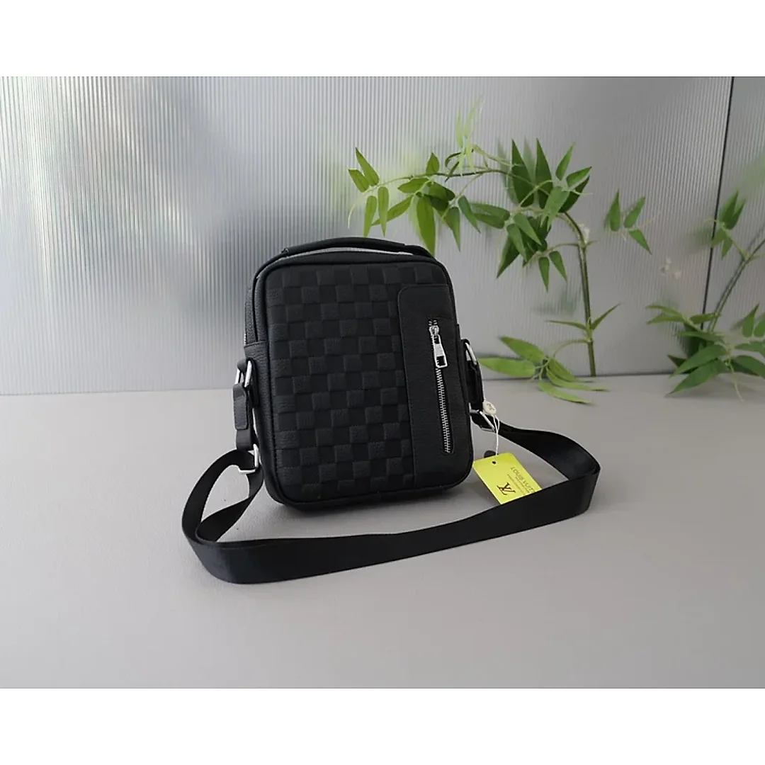 Louis new arrival bag size : 20x24x5 cm