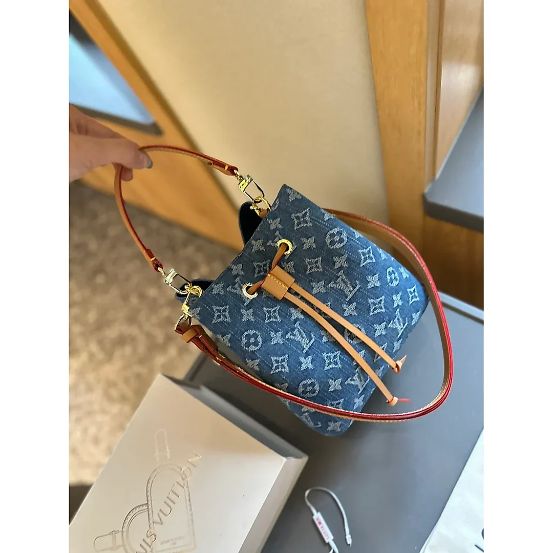 Louis new arrival NEONOE M44022  bag size: 20 cm