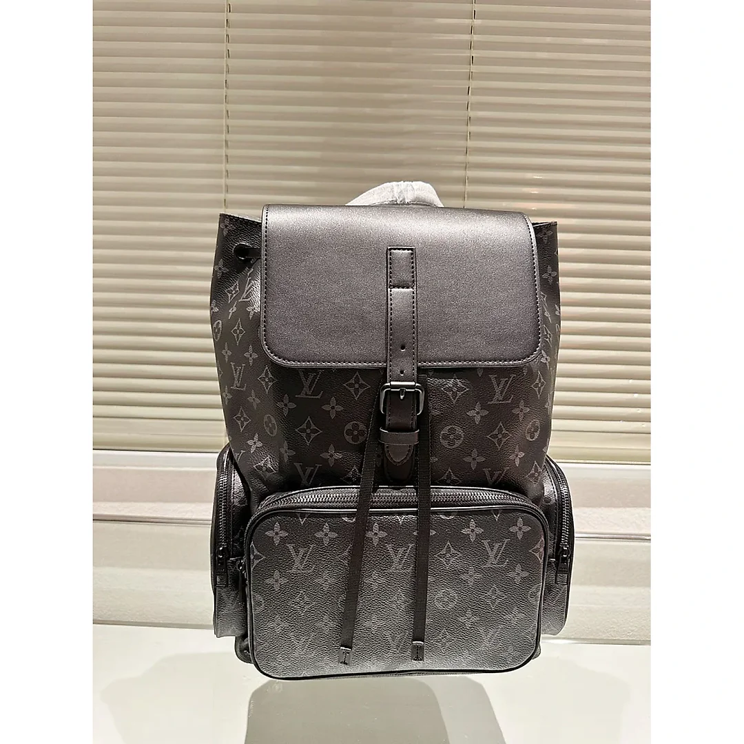 Louis Petite Malle Monogram backpack bag size : 37*45 cm