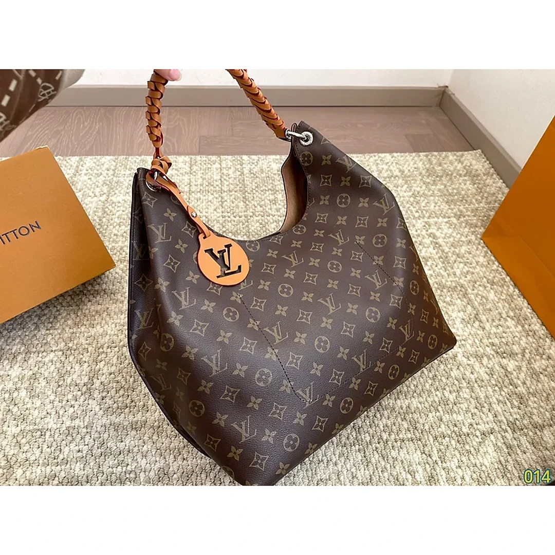 Louis new arrival tote bag size : 34 * 28 cm