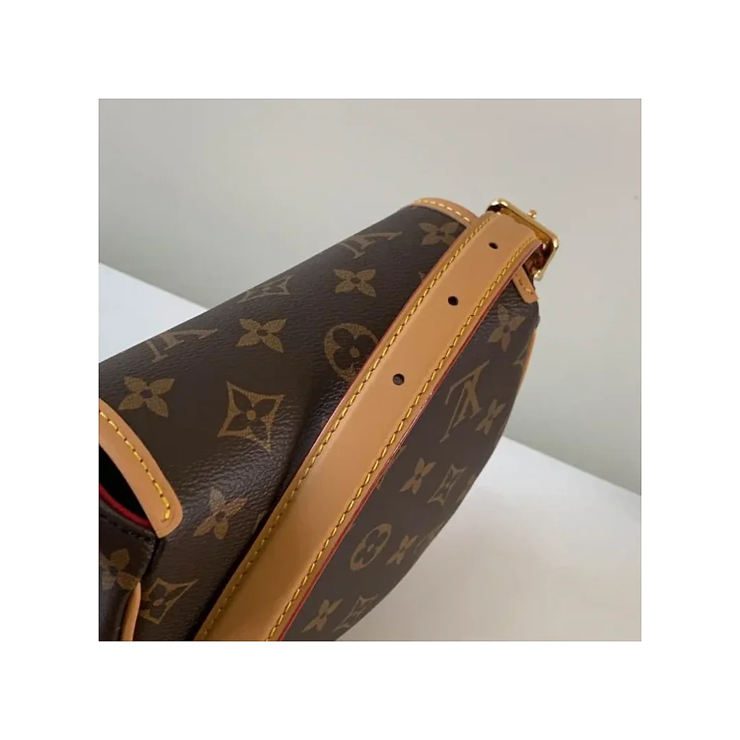 L-bag Model: M44860 Size 18*15*8cm