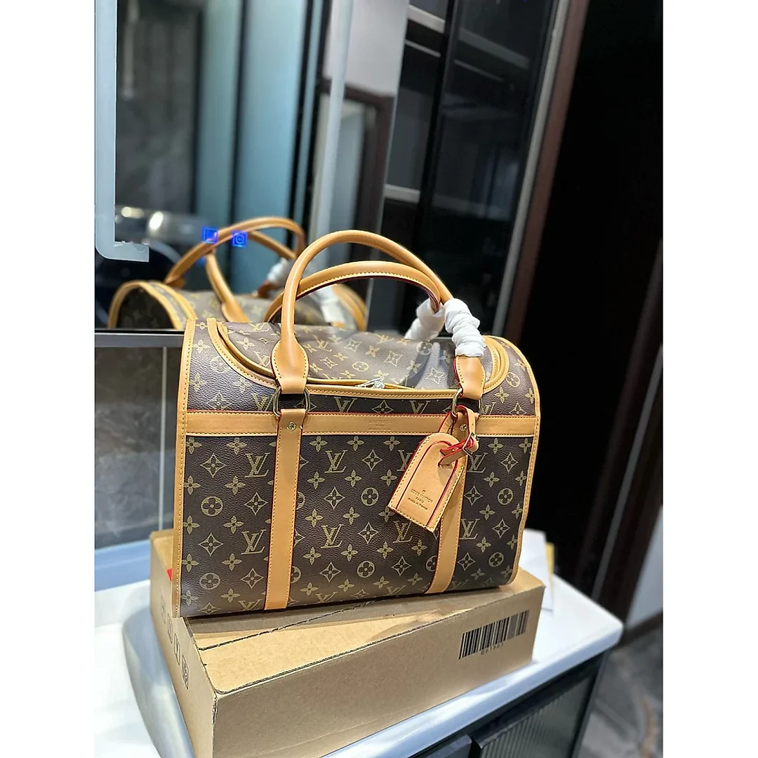 Louis new arrival pet bags size: 39*20*32 cm