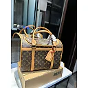 Louis new arrival pet bags size: 39*20*32 cm