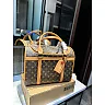 Louis new arrival pet bags size: 39*20*32 cm