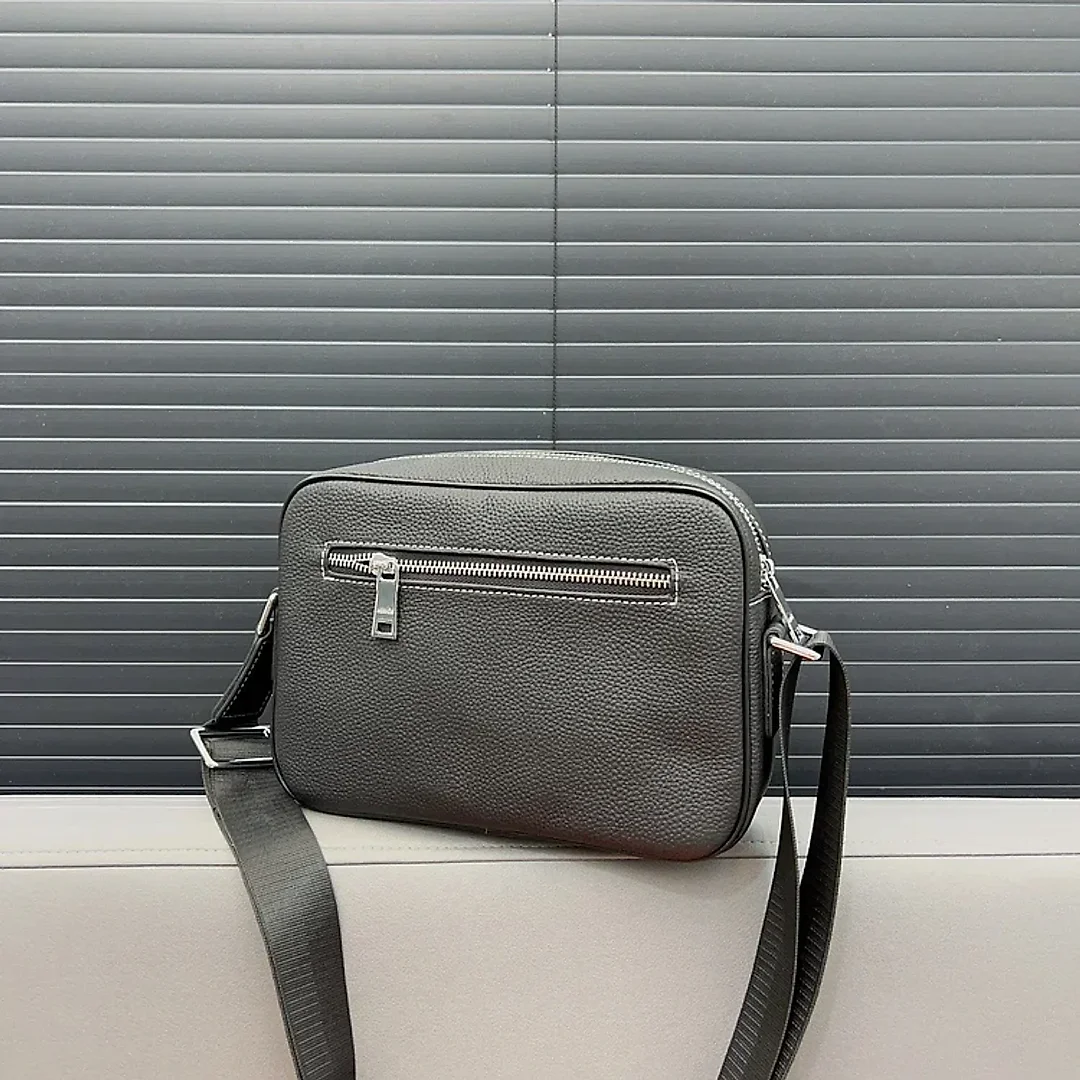 H crossbody bag Men size: 24 x 17 cm