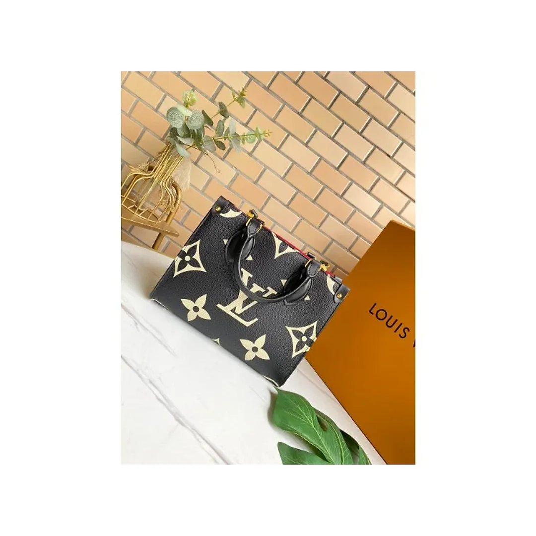 L-bag Size: 25 x 19 x 11.5 cm