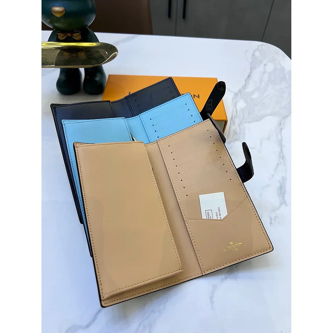 Louis new arrival Taurillon Capucines wallet size: 10*19*1.7cm