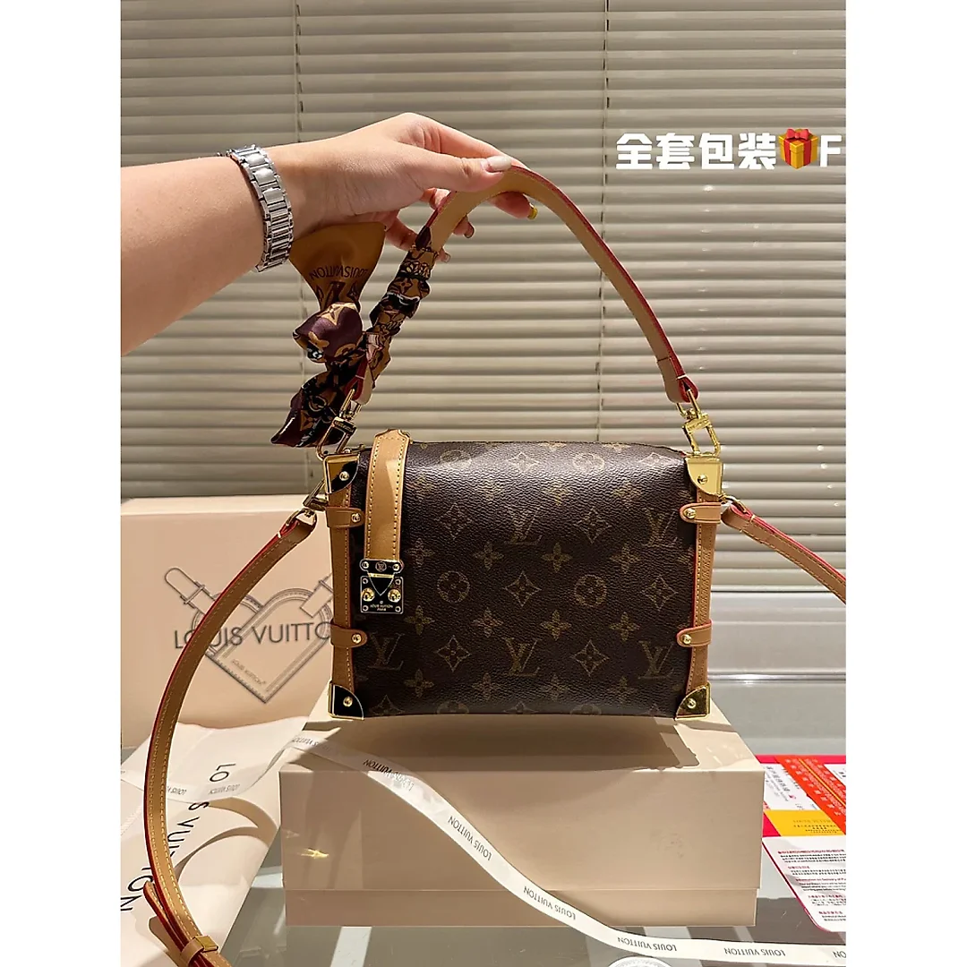 Louis new arriva Side trunk bag size : 23*16 cm