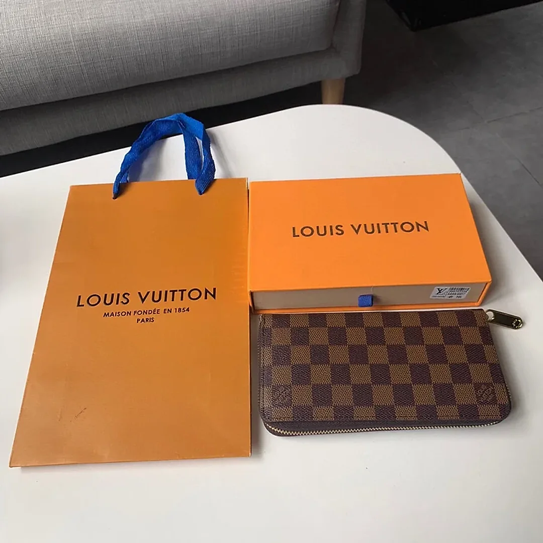 LOUIS new arrival men’s wallet size: 19×10×1.5cm