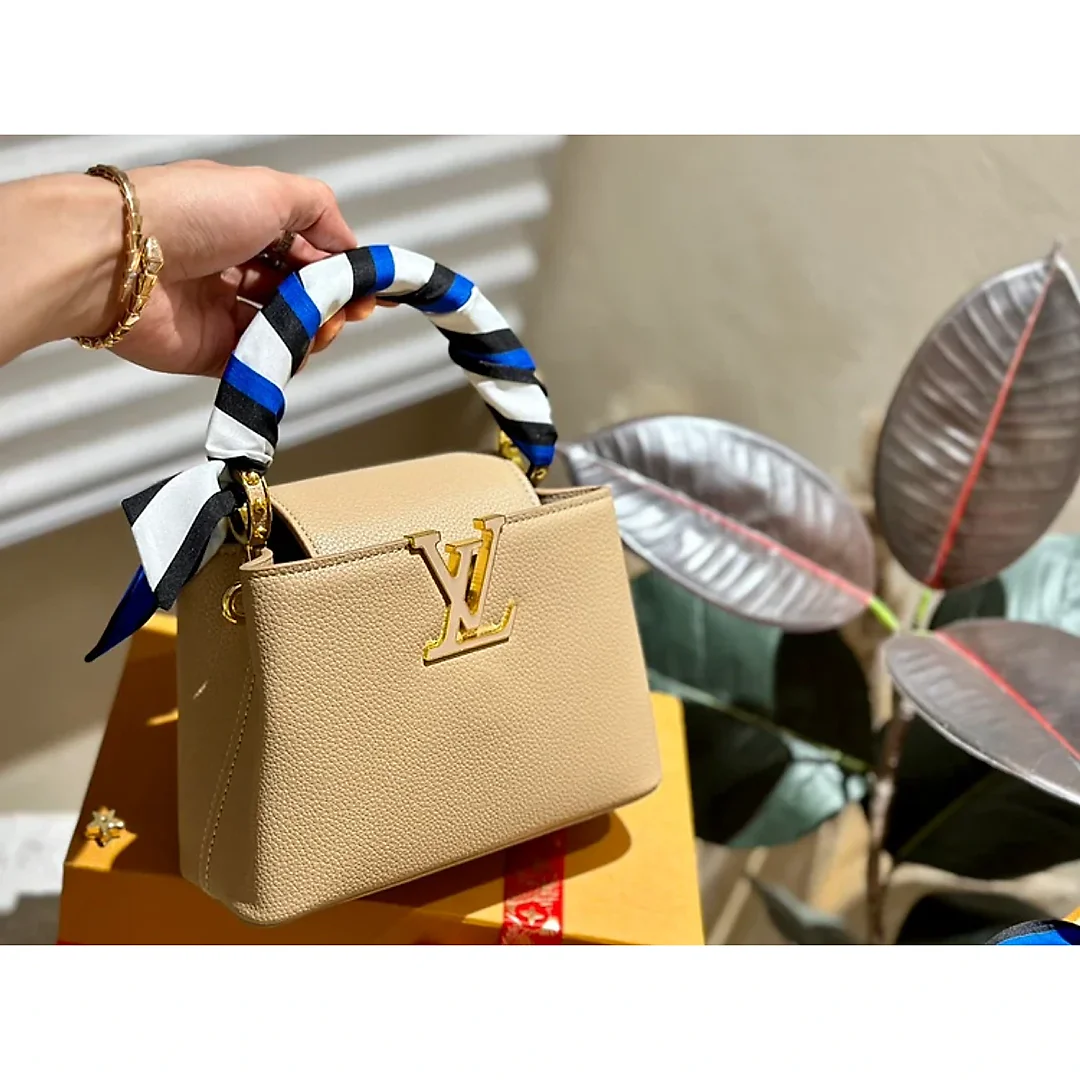 Louis capucines new arrival bag 05