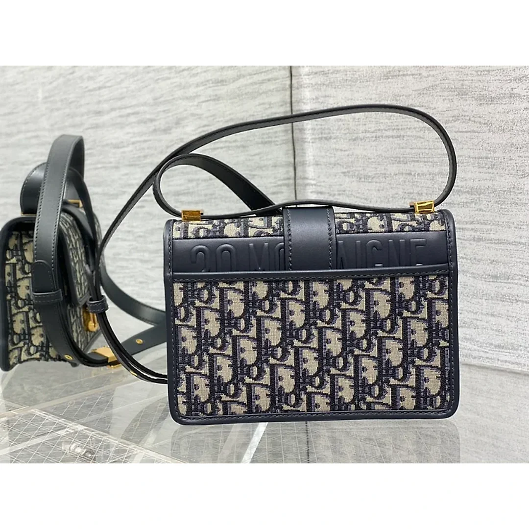 𝗗 𝗠𝗼𝗻𝘁𝗮𝗶𝗴𝗻𝗲 bag 01