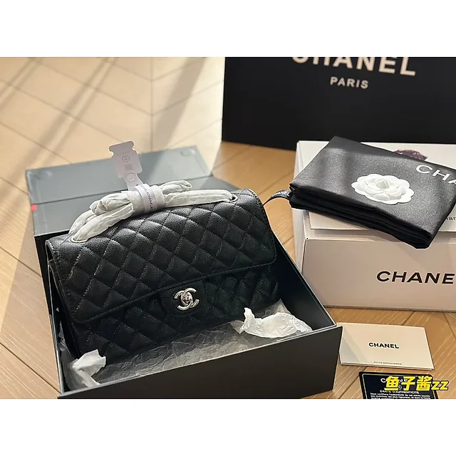 Cc CF 25 white caviar leather silver chain