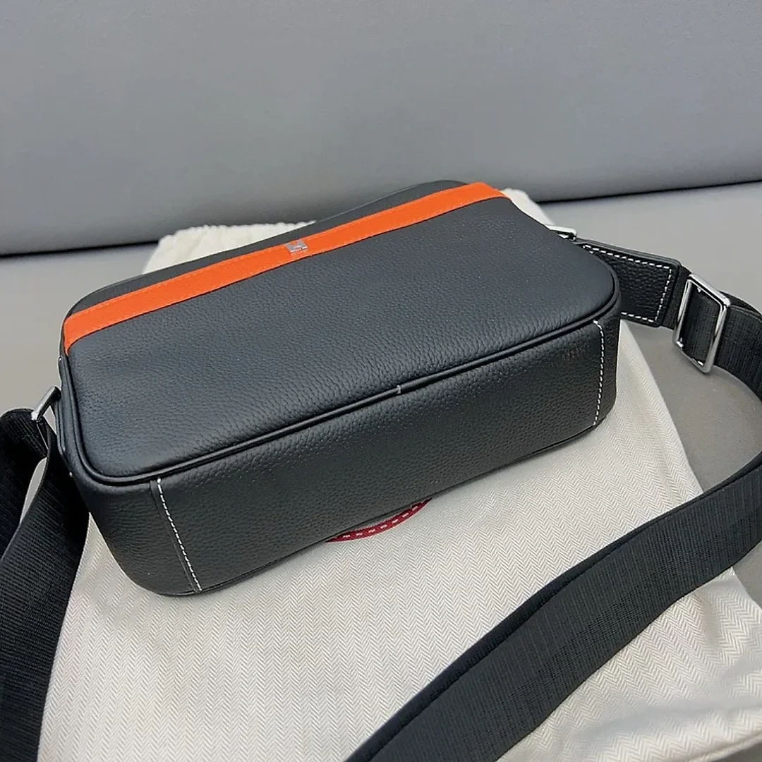H crossbody bag Men size: 24 x 17 cm