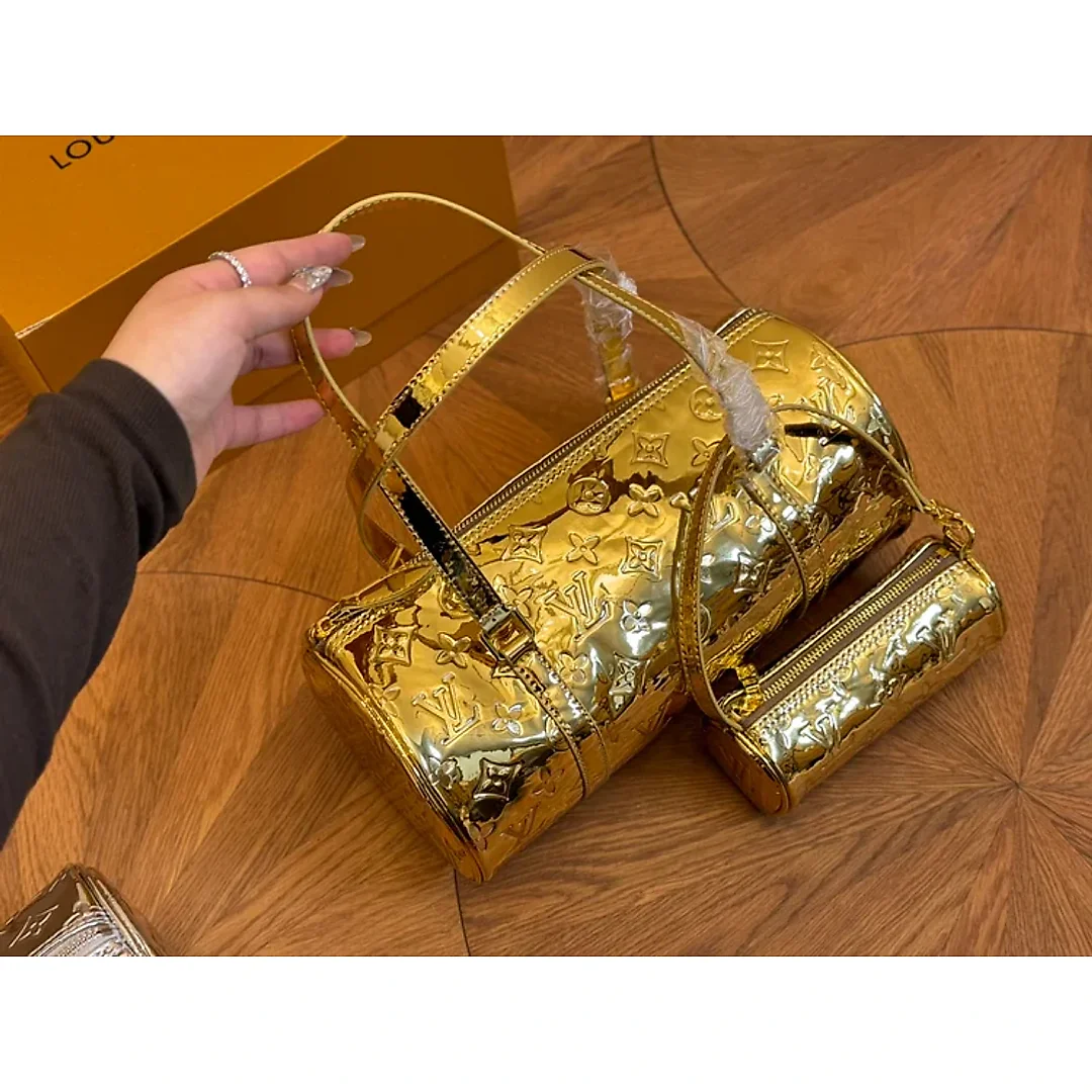 Louis new arrival men and women bag size : 30*15cm