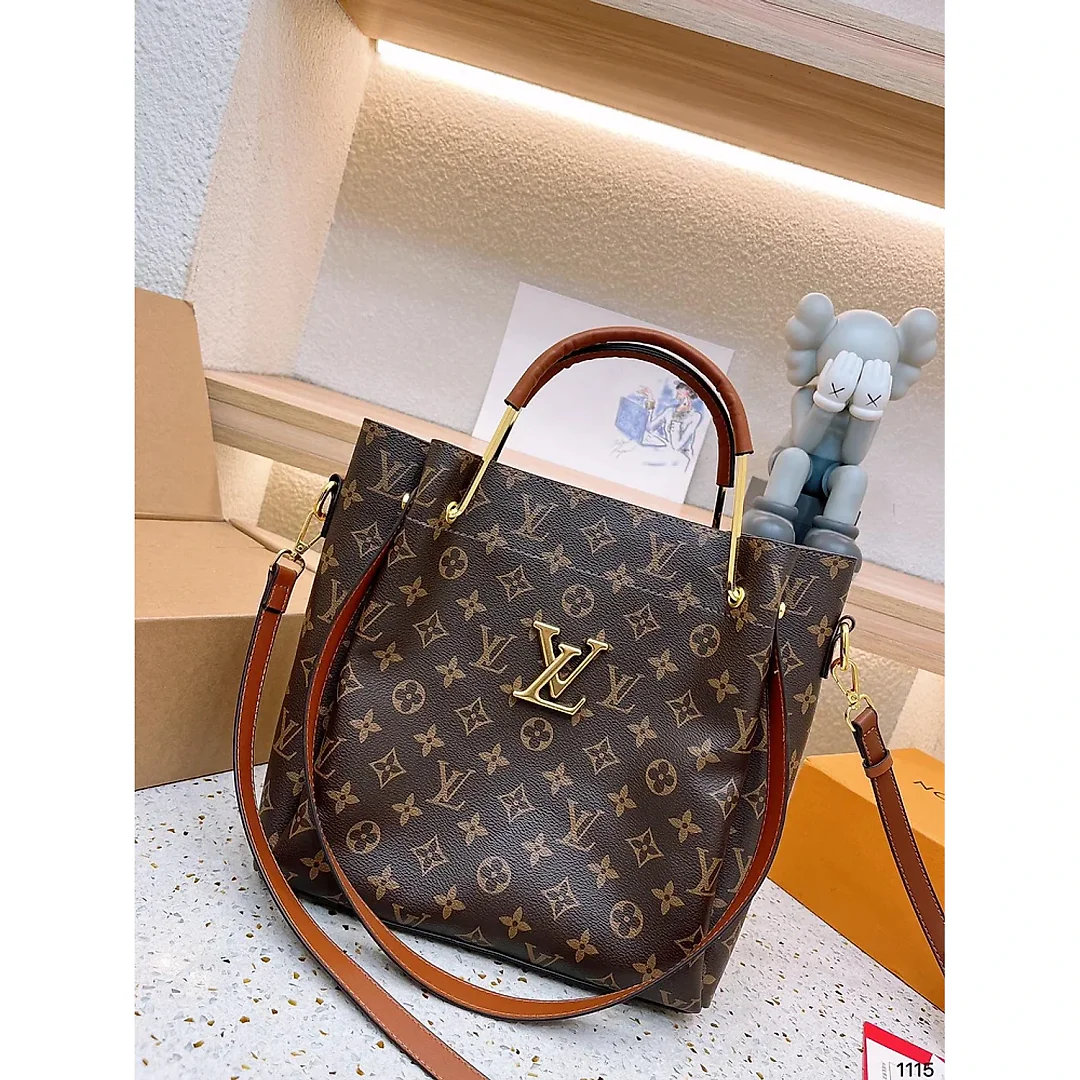 Louis new arrival tote bag size : 26*27 cm