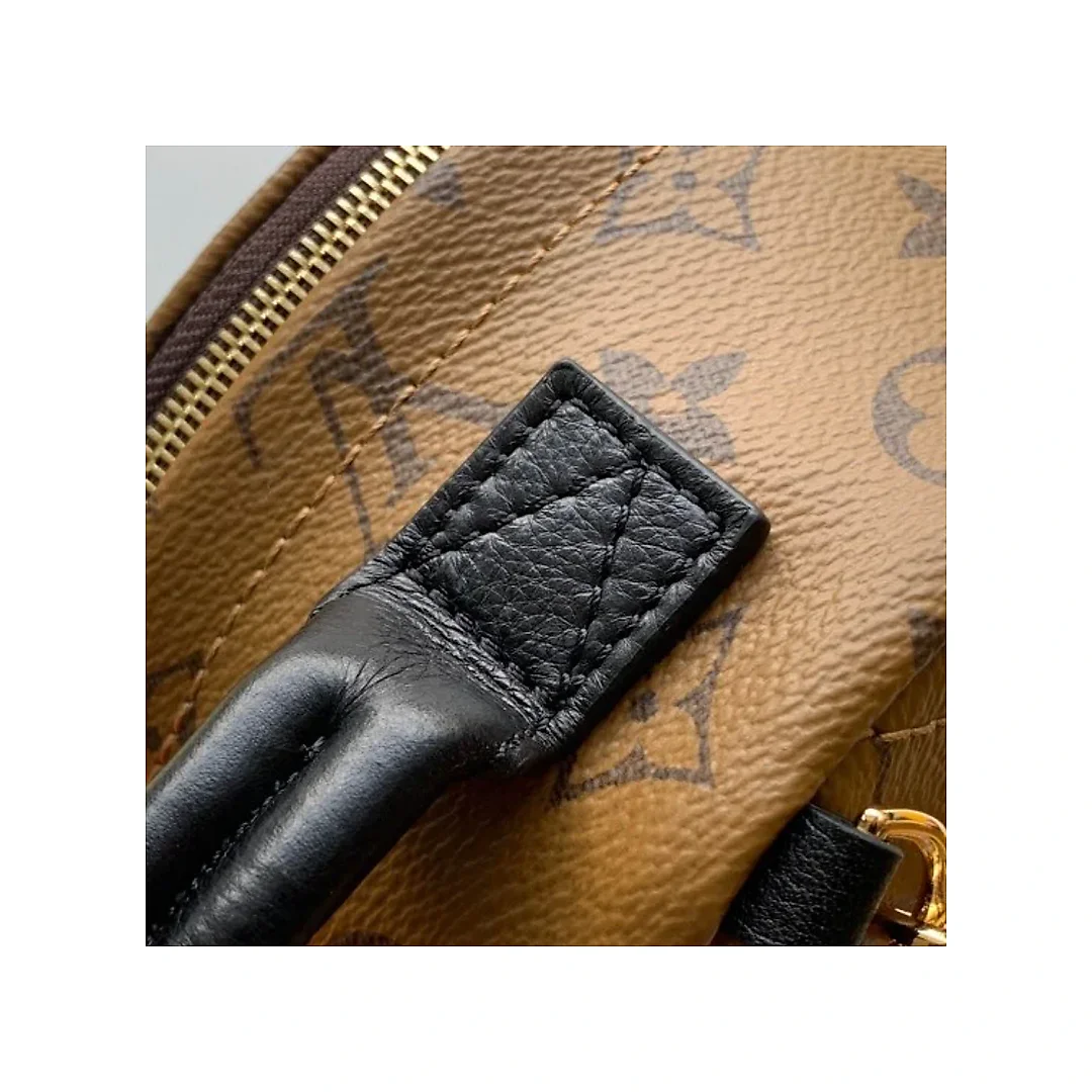 L-bag Model: M44872 Size:17x22x10cm
